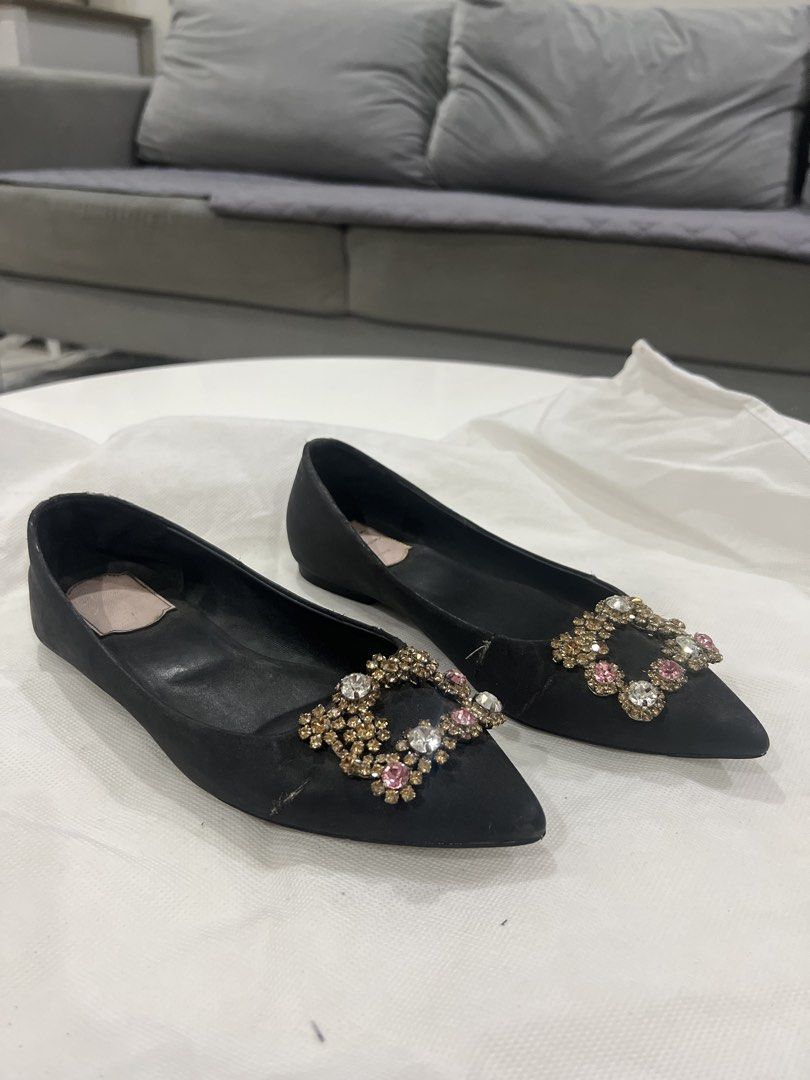 Roger Vivier Shoes (Category: Sneakers & Footwear) located in Paranaque City. Submitted by sorajapanluxshoppe (Listing ID 1458388372, Image 1). Description: Roger Vivier size 7 complete stones flaw tearing on fabric please check photos can still be used authentic vintage .