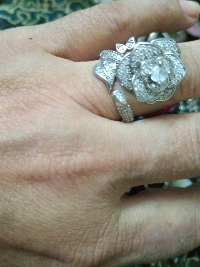 Rose Ring (Category: Rings) located in Sungai Petani. Submitted by starshimmer888 (Listing ID 1458354597, Image 1). Description: .