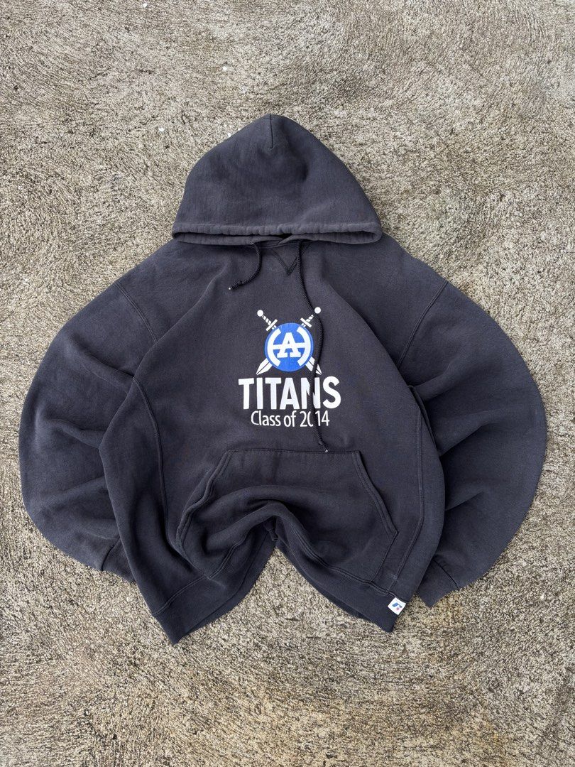 RUSSEL ATHLETIC HODDIE (Category: Coats, Jackets and Outerwear) located in San Jose. Submitted by jerown (Listing ID 1458429379, Image 1). Description: •L28 x W23 (BOXY TYPE) •COLOR RATE 9/10 •GOOD FADE COLOR LIKE VINTAGE •GOOD CONDITION •MAKAPAL PRINT •SOME HAIRLINE •LOST STITCH ON POCKET.