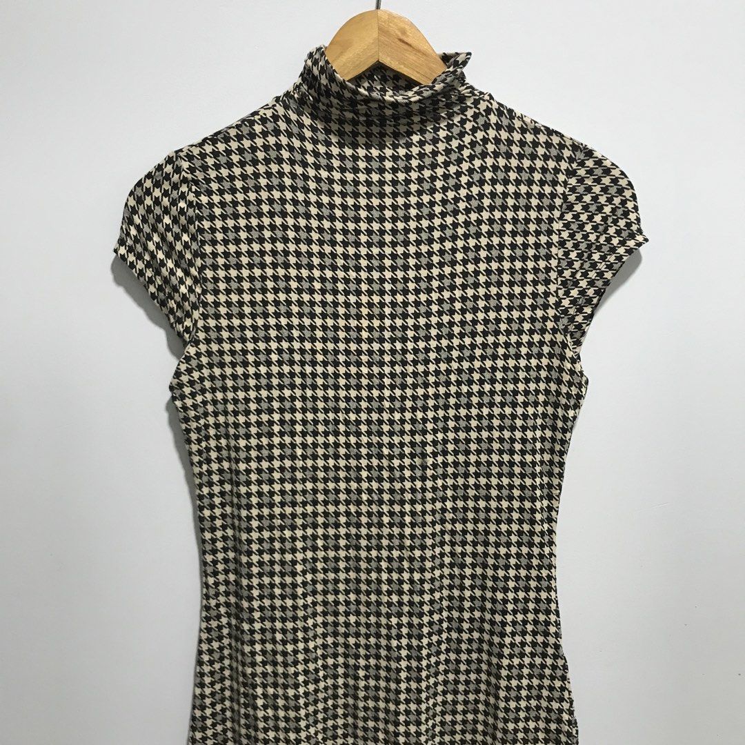 RW&CO. Houndstooth Pattern Top (Category: Blouses) located in Cavite. Submitted by tanya.valentin (Listing ID 1458368492, Image 2). Description: -17x25.