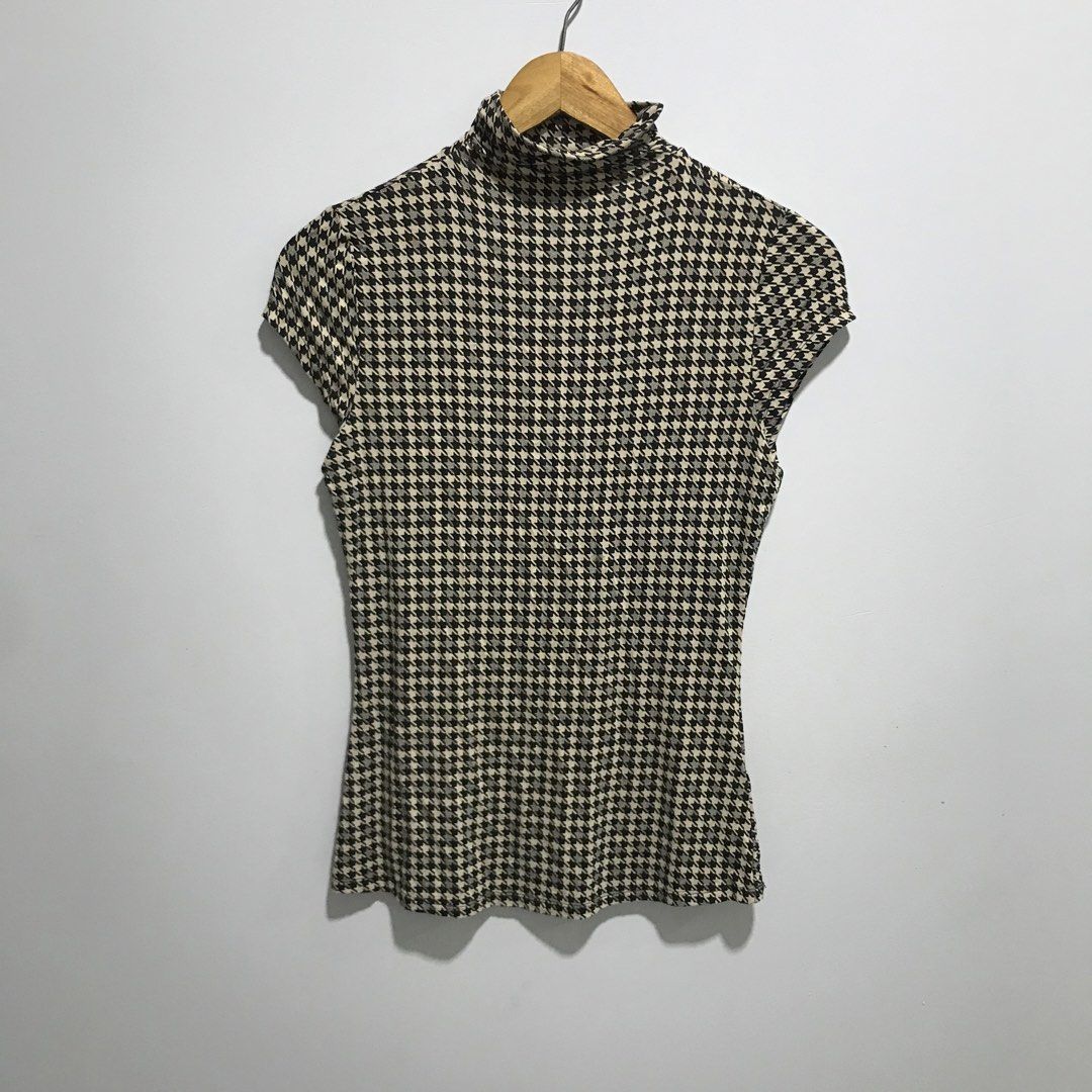 RW&CO. Houndstooth Pattern Top (Category: Blouses) located in Cavite. Submitted by tanya.valentin (Listing ID 1458368492, Image 1). Description: -17x25.