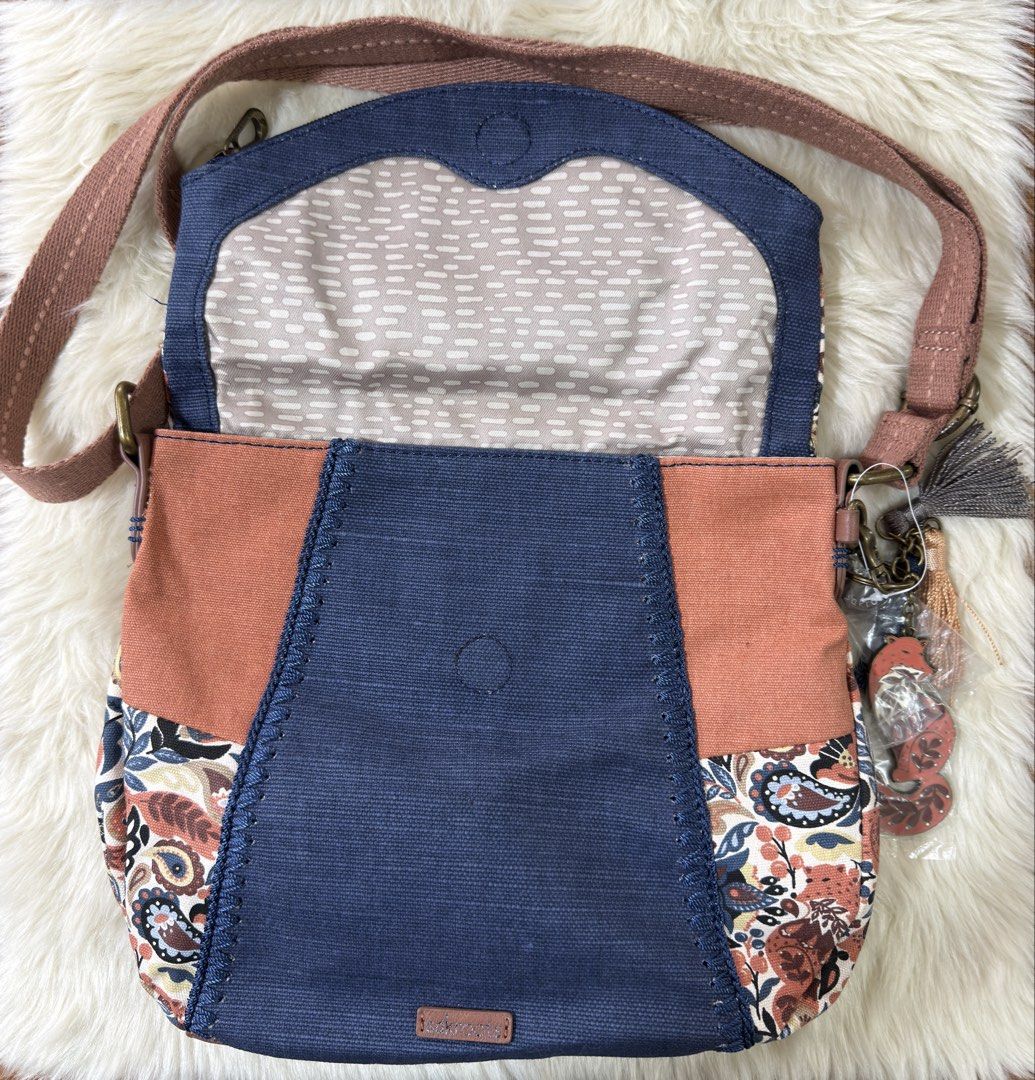 Sakroots Bag (Category: Tote Bags) located in Las Pinas. Submitted by everything.matters (Listing ID 1458415857, Image 3). Description: .