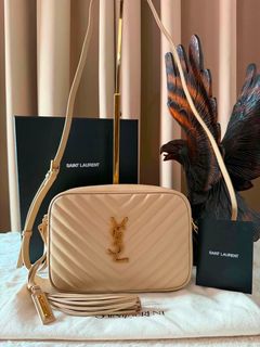 (Category: ) located in . Submitted by bagsandshoesmanymore (Listing ID 1428341616, Image 1). Description: .