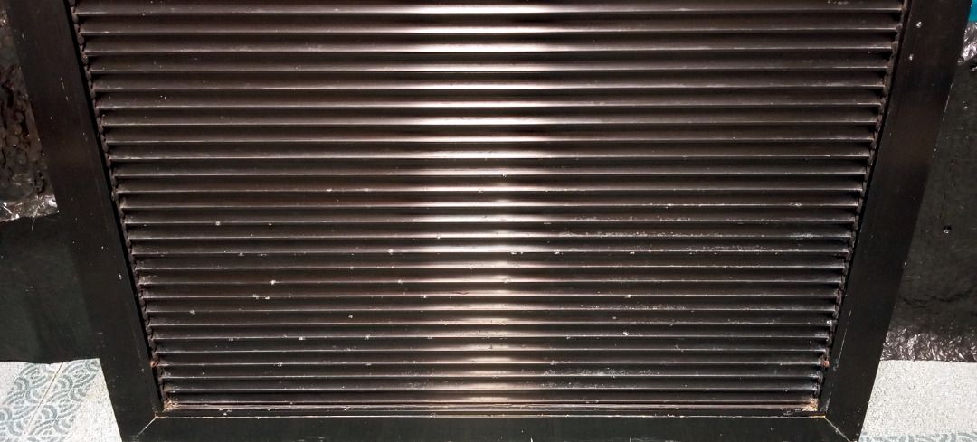 Screen Door - Analok Finish (pre-owned) (pick-up only) (Category: Outdoor Furniture) located in Marikina City. Submitted by leoricktechservices (Listing ID 1434064417, Image 2). Description: Selling aluminum screen doors with Analok (brown/bronze anodized) finish. - Material: Aluminum frame, rust resistant and lightweight - Finish: Analok (brown/bronze) – matches aluminum windows/frames Issue: While the material of the door is rust resistant, sad