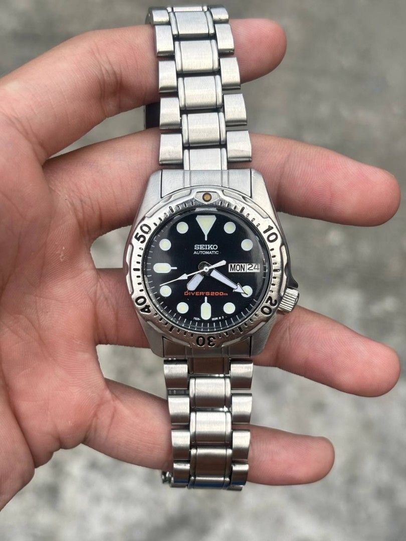 Seiko Automatic Diver's 200m Watch (Category: Men's Watches) located in Manila. Submitted by kevin_leal15 (Listing ID 1458464559, Image 2). Description: Seiko 5 "Mini Bullet" Scuba Diver 200m ✅ Movement: 7S26 – Automatic ✅ Case Diameter: 39mm ✅ Bezel: Rotating, crisp ✅ Water Resistance: 200 m ✅ Newly Serviced ✅ Newly Polished ✅ Approx 9 inch to 11 inch wrist size 📦 Inclusion: Replacement Box Payment Options: Bank Transfer / Gcash / BPI 💰 Price: