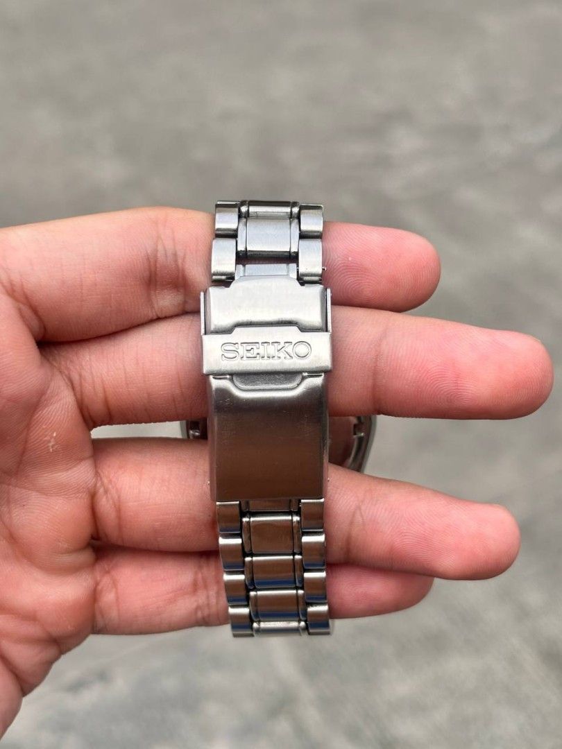 Seiko Automatic Diver's 200m Watch (Category: Men's Watches) located in Manila. Submitted by kevin_leal15 (Listing ID 1458464559, Image 3). Description: Seiko 5 "Mini Bullet" Scuba Diver 200m ✅ Movement: 7S26 – Automatic ✅ Case Diameter: 39mm ✅ Bezel: Rotating, crisp ✅ Water Resistance: 200 m ✅ Newly Serviced ✅ Newly Polished ✅ Approx 9 inch to 11 inch wrist size 📦 Inclusion: Replacement Box Payment Options: Bank Transfer / Gcash / BPI 💰 Price: