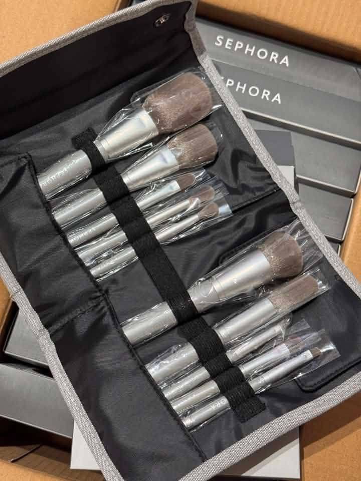 Sephora Deluxe Brush Set (Category: Makeup) located in Pasay City. Submitted by fortellebeauty.mnl (Listing ID 1458421049, Image 1). Description: Sephora Deluxe Brush Set 🏷️₱1600 💯 GUARANTEED AUTHENTIC. ✅ Ready for shipping/pick up 📩 SEND ME A DM IG&FB Page: @fortellebeauty.mnl.