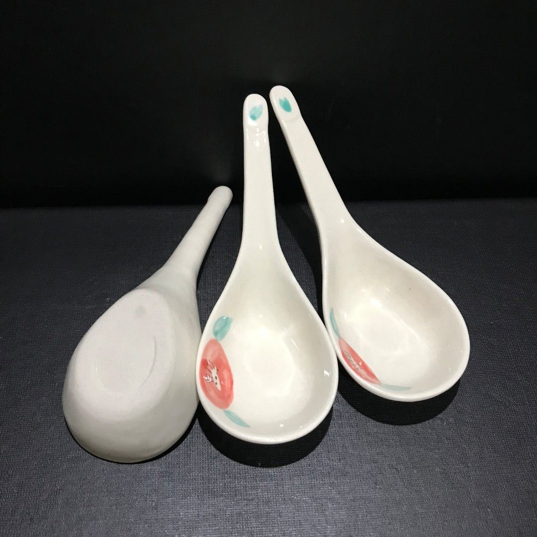 SET OF 3 CERAMIC SOUP SPOONS (Category: Dinnerware & Cutlery) located in Baao. Submitted by all.things.japan (Listing ID 1458327131, Image 3). Description: 3 pc. Ceramic Soup Spoons VGC, Like new lenght: 5.5 inches Mine: P145.00 Add Sf MOP: GCash/Maya MOD: Flash Express.