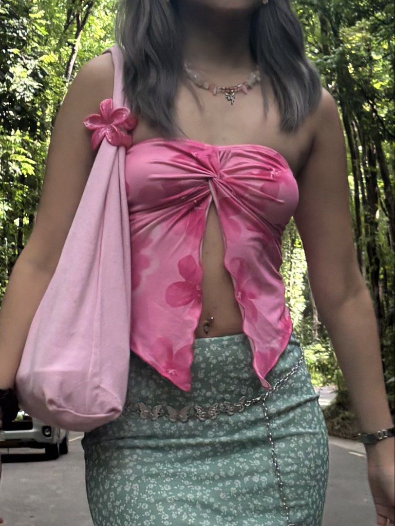 SHEIN Dark Pink Tube Top (Category: Sleeveless) located in San Mateo. Submitted by guddaze (Listing ID 1458471767, Image 1). Description: Used twice only, no issue. Bust:29.9 in, Length:21.5/9.1 in For reference, l'm 5"5, 58kg, 28 inch waistline 🚚 Shipping can be done via J&T Express/Lalamove, and the shipping fee will be shouldered by the buyer. 📍 Location: San Mateo, Rizal 🏦 Mode of payment: GCash/Maya/Maribank .