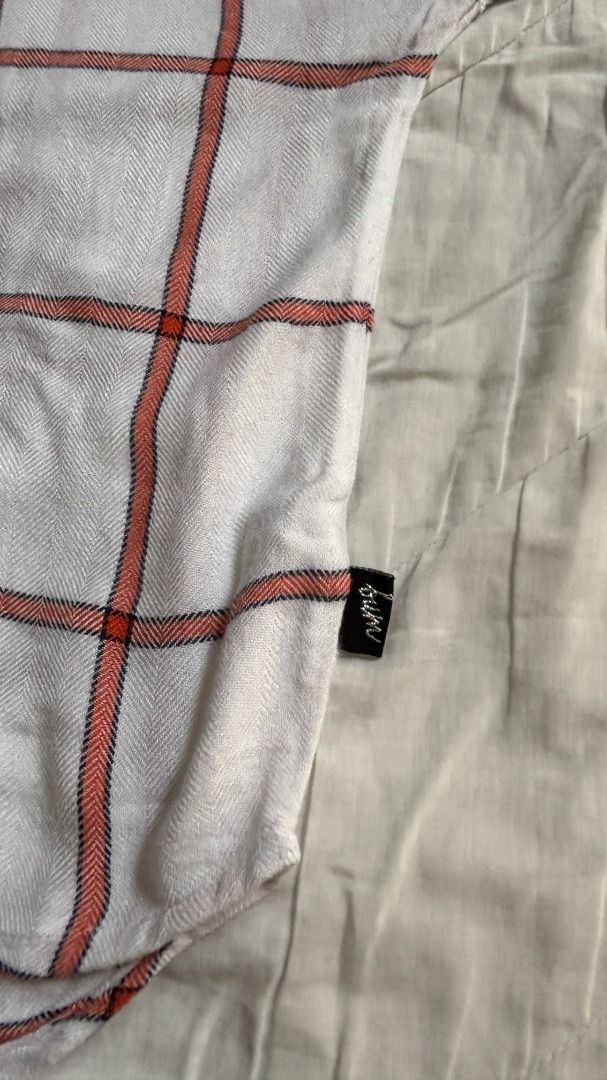SHORT SLEEVE BUTTONED BLOUSE IN WHITE WITH WINDOPANE PLAID DESIGN (Category: Blouses) located in Andop. Submitted by achi_archives (Listing ID 1458436115, Image 3). Description: SHORT SLEEVE BUTTONED BLOUSE IN WHITE WITH WINDOPANE PLAID DESIGN CAN FIT S-L.