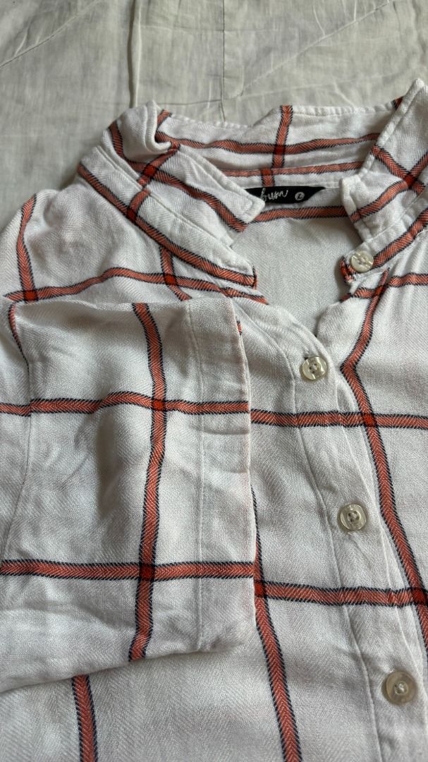 SHORT SLEEVE BUTTONED BLOUSE IN WHITE WITH WINDOPANE PLAID DESIGN (Category: Blouses) located in Andop. Submitted by achi_archives (Listing ID 1458436115, Image 2). Description: SHORT SLEEVE BUTTONED BLOUSE IN WHITE WITH WINDOPANE PLAID DESIGN CAN FIT S-L.