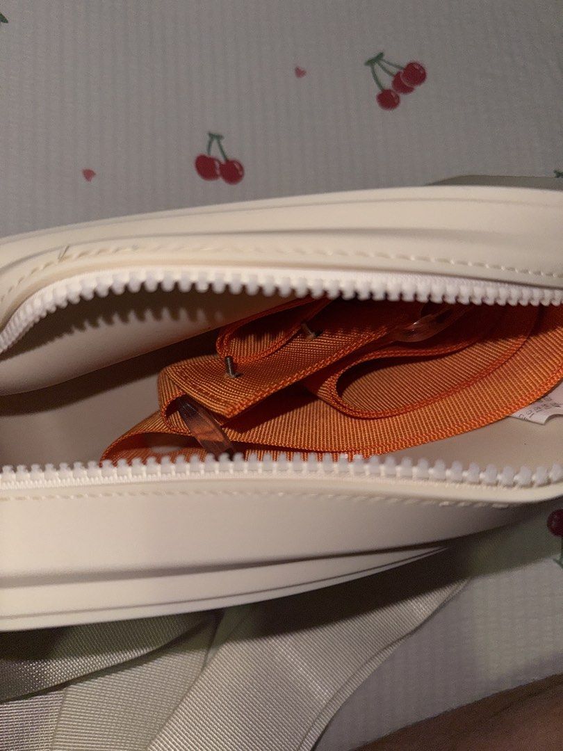 Silicone White Crossbody Bag with Orange Strap (Category: Cross-body Bags) located in Quezon City. Submitted by declutterkyusi (Listing ID 1458394959, Image 3). Description: Rfs: decluttering With free orange strap Like Vi* Ejec*to.