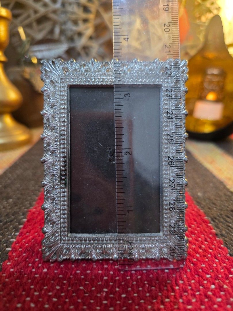 Silver Metal Picture Frame (Category: Frames & Pictures) located in Taguig. Submitted by themessynook (Listing ID 1458330371, Image 3). Description: .