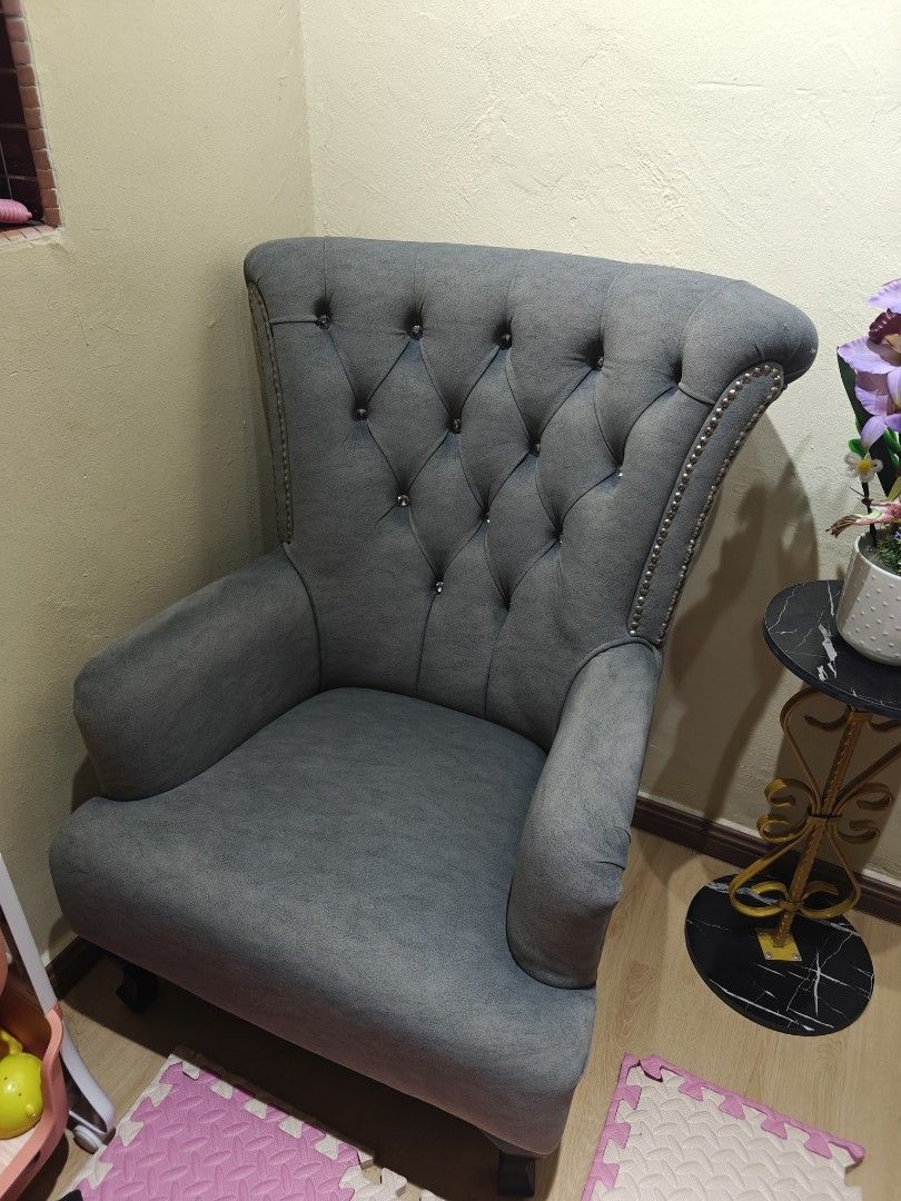 Single Sofa (Category: Chairs) located in Jerantut. Submitted by ahmad02s (Listing ID 1458367573, Image 1). Description: Want to letgo silver Single Sofa Have 2 unit,Only use below one year Want to clear item in house Have 2 piece Area Sungai Besi KL Interested pm me.