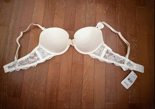(Category: ) located in . Submitted by alliswellll (Listing ID 1458335755, Image 1). Description: .