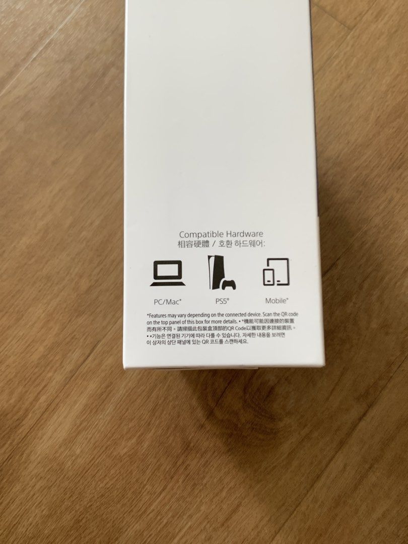 Sony controller (Category: Controllers) located in Singapore. Submitted by apt.apt (Listing ID 1458350439, Image 2). Description: Compatible with a lot of devices .