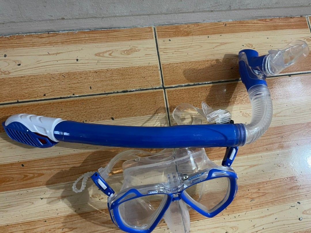 Speedo Mask and Snorkel (Category: Water Sports) located in Quezon City. Submitted by harun_res_managing_director (Listing ID 1458493688, Image 3). Description: For Sale Authentic Speedo Mask and Snorkel silicon mouth piece still in good form No leak all silicon hardware is good Glass tempered still clear no any water marks RFS: Decluttering item For pick up via Lalamove BGC or Caloocan area.