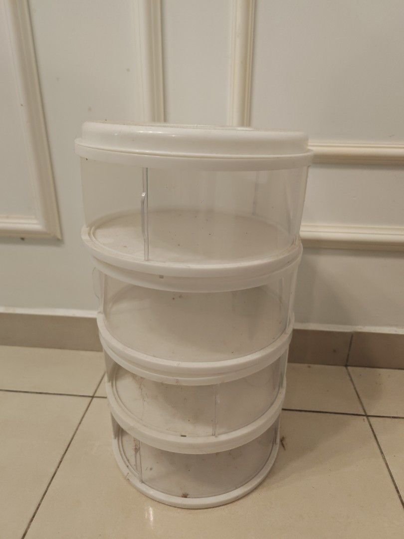 Stackable Round Clear Plastic Storage Containers (Category: Food Organisation & Storage) located in Batu Arang. Submitted by deeamora (Listing ID 1458350175, Image 1). Description: - Set of stackable clear plastic containers - Includes lids for each container - Ideal for organizing small items like craft supplies, hardware, or pantry goods - Transparent design allows for easy visibility of contents - Stacks neatly for efficient storage - Minor sc