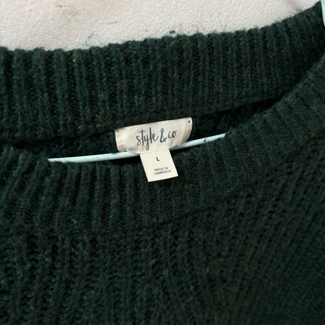 Style & Co Green Knit Sweater Size L (Category: Longsleeves) located in Manila. Submitted by lexiedeclutters (Listing ID 1458330407, Image 3). Description: - knitted sweater - best fits large to xl - Style: Long sleeve, crew neck sweater - Texture: Ribbed throughout - Features: Cozy and warm, ideal for layering or standalone wear - Styling: Pairs well with jeans or skirts.