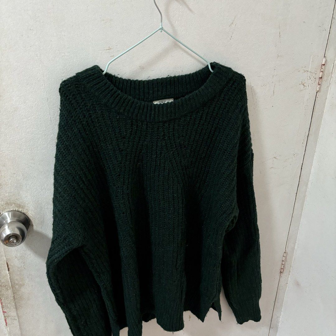 Style & Co Green Knit Sweater Size L (Category: Longsleeves) located in Manila. Submitted by lexiedeclutters (Listing ID 1458330407, Image 2). Description: - knitted sweater - best fits large to xl - Style: Long sleeve, crew neck sweater - Texture: Ribbed throughout - Features: Cozy and warm, ideal for layering or standalone wear - Styling: Pairs well with jeans or skirts.