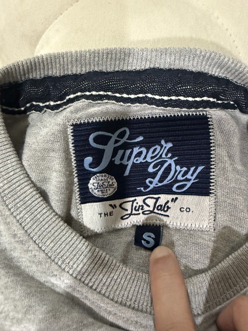 Superdry Men’s T-Shirt (Category: Tshirts & Polo Shirts ) located in Quezon City. Submitted by curated.closet.co (Listing ID 1458450990, Image 2). Description: Superdry Men’s T-Shirt ✓ Superdry V-Twin Class SD British Design T-Shirt ✓ Size S ✓ Good Condition Note: All of these items are 100% Original / Authentic, moneyback guarantee if proven fake 💰 Price: ₱1,200 📩 DM for inquiries / orders.