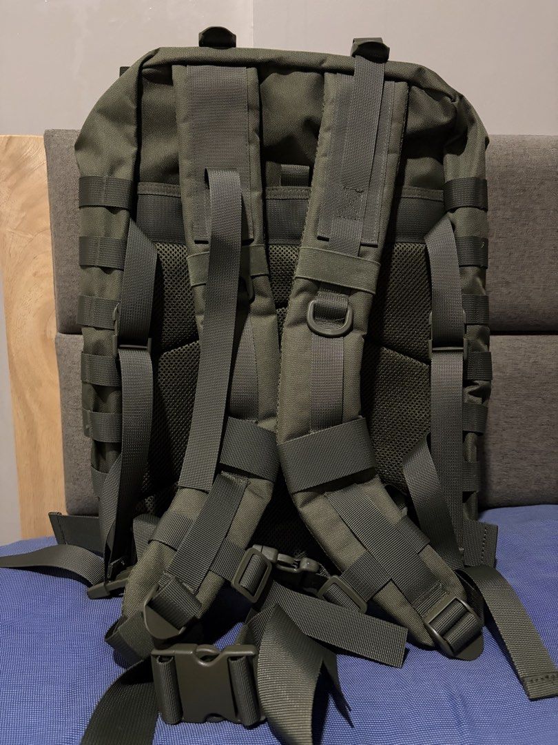 Tactical backpack (Category: Backpacks) located in Quezon City. Submitted by unc.2g (Listing ID 1458381091, Image 2). Description: Tactical backpack - dimes: 18.5 x 14.5 - padala from Canada - brand new never been used - 25-30 liters capacity - multiple compartments and pockets nego! hmu 📩 .