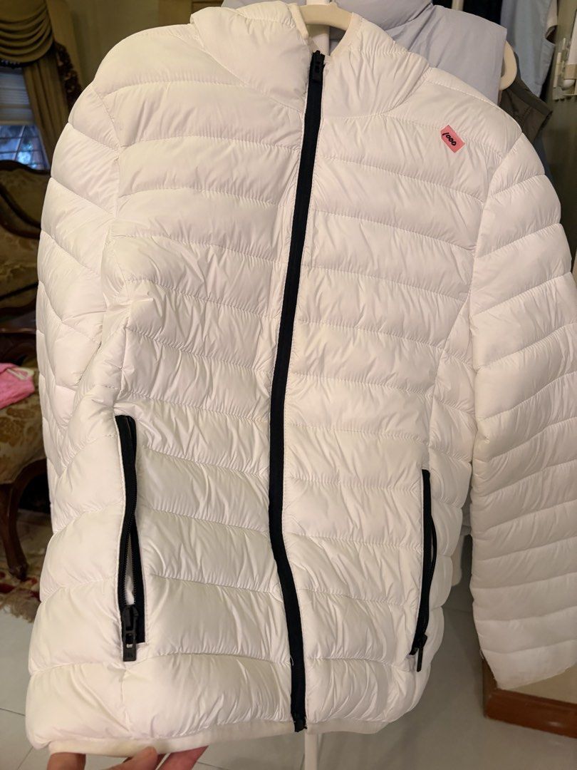 Terranova White Hooded Puffer Jacket Size M (Category: Coats, Jackets and Outerwear) located in Paranaque City. Submitted by aihp20 (Listing ID 1458427504, Image 2). Description: - White puffer jacket from Terranova - Hooded design with a black zipper - Two zippered pockets on the front - Size: Medium (M).
