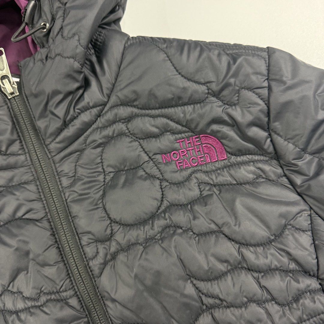 The north face 550 series puffer jacket (Category: Coats, Jackets and Outerwear) located in Cavite. Submitted by epiboie (Listing ID 1458396541, Image 2). Description: The north face 550 series puffer jacket Size medium us large asia 20.5x24(26) Color rate: 9.5/10 excellent condition No issue.