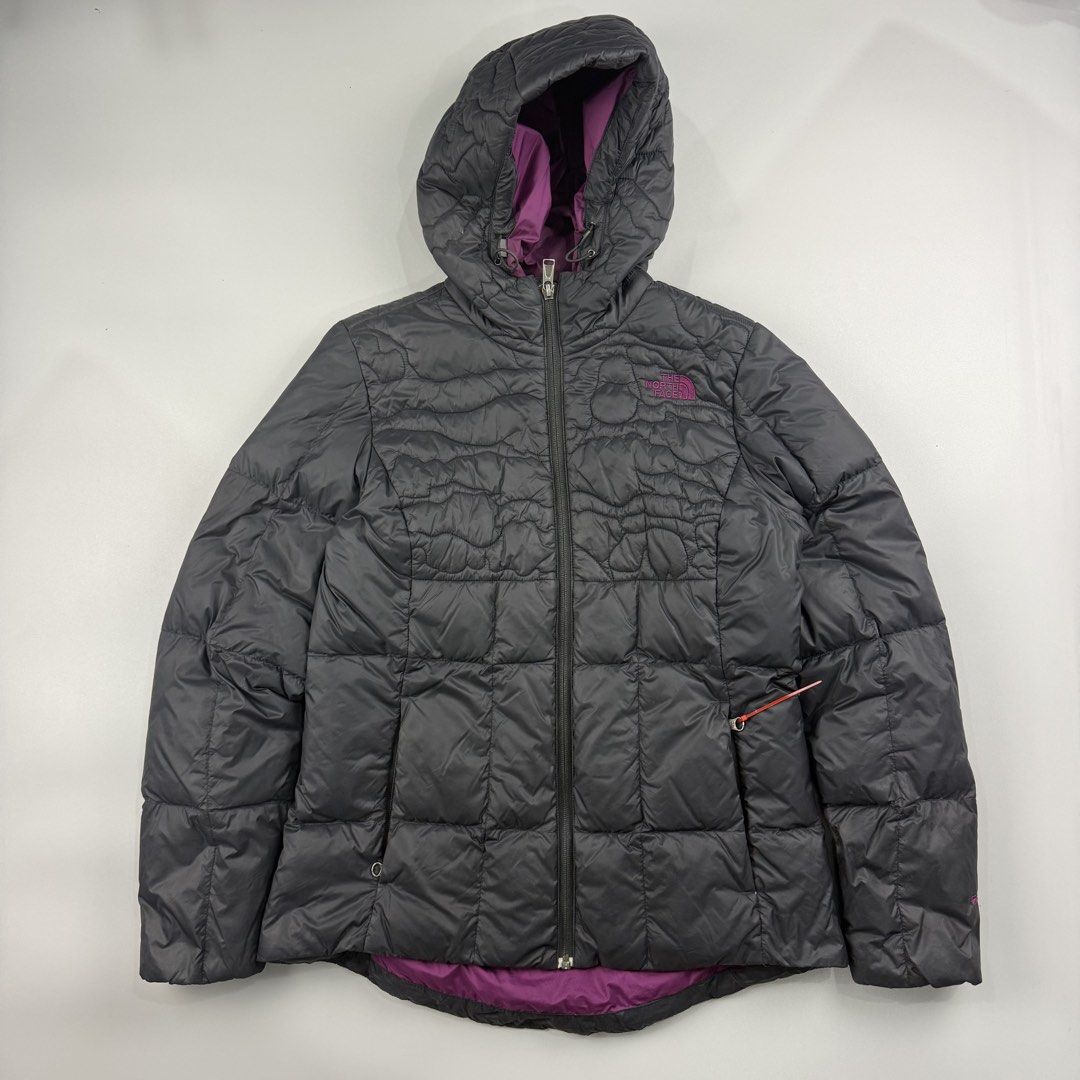 The north face 550 series puffer jacket (Category: Coats, Jackets and Outerwear) located in Cavite. Submitted by epiboie (Listing ID 1458396541, Image 1). Description: The north face 550 series puffer jacket Size medium us large asia 20.5x24(26) Color rate: 9.5/10 excellent condition No issue.