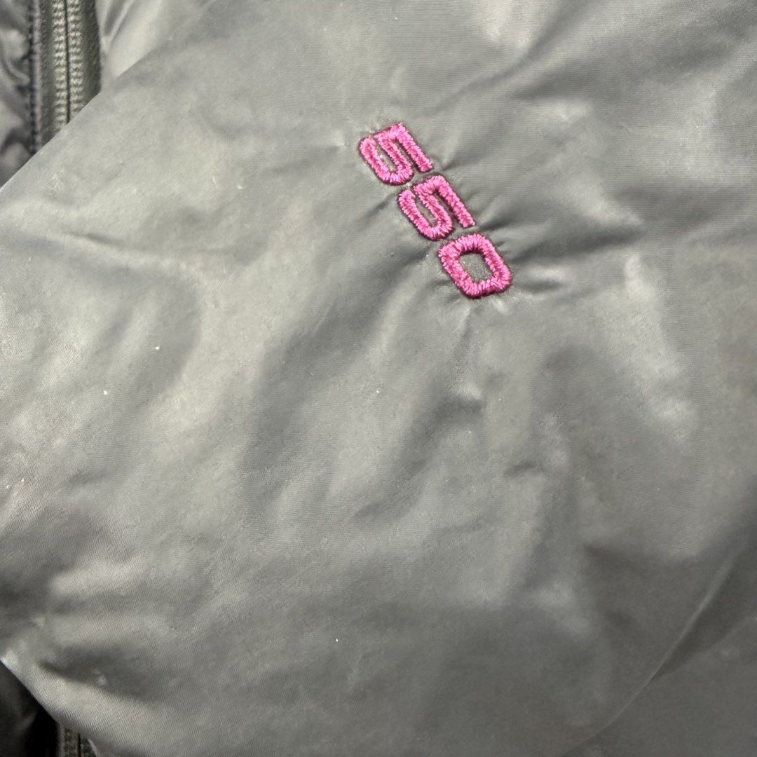 The north face 550 series puffer jacket (Category: Coats, Jackets and Outerwear) located in Cavite. Submitted by epiboie (Listing ID 1458396541, Image 3). Description: The north face 550 series puffer jacket Size medium us large asia 20.5x24(26) Color rate: 9.5/10 excellent condition No issue.