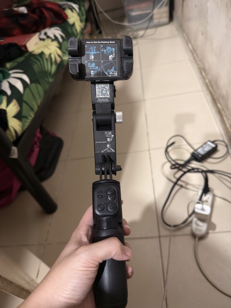 TNW Mini Gimbal Stabilizer for Smartphones (Category: Gimbals & Stabilizers ) located in Quezon City. Submitted by katrinaroncales_ (Listing ID 1458479198, Image 2). Description: - TNW Mini Gimbal Stabilizer - Works with smartphones - AI Tracking Mode for automatic subject following - Doubles as a convenient desktop stand - Includes a small LED light attachment for better illumination - Ideal for smooth vlogging and stable video recording Rfs: ‘D