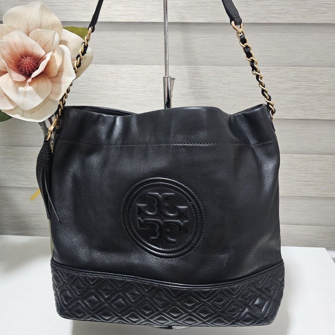 Tory Burch Black Leather Quilted Chain Shoulder Bag (Category: Luxury Bags & Wallets) located in Paranaque City. Submitted by ysabelsbag (Listing ID 1458478231, Image 1). Description: - Authentic Tory Burch shoulder bag in black leather - Elegant diamond quilting design - Stylish gold chain strap - Charming tassel detail on the side - Multiple interior compartments for organization - Interior zip pocket for secure storage - Clean and well-maintai