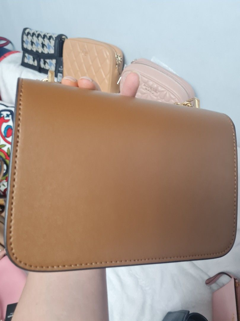 Tory Burch Eleanor convertible shoulder bag (Category: Luxury Bags & Wallets) located in Quezon City. Submitted by luli_18 (Listing ID 1458303839, Image 2). Description: .