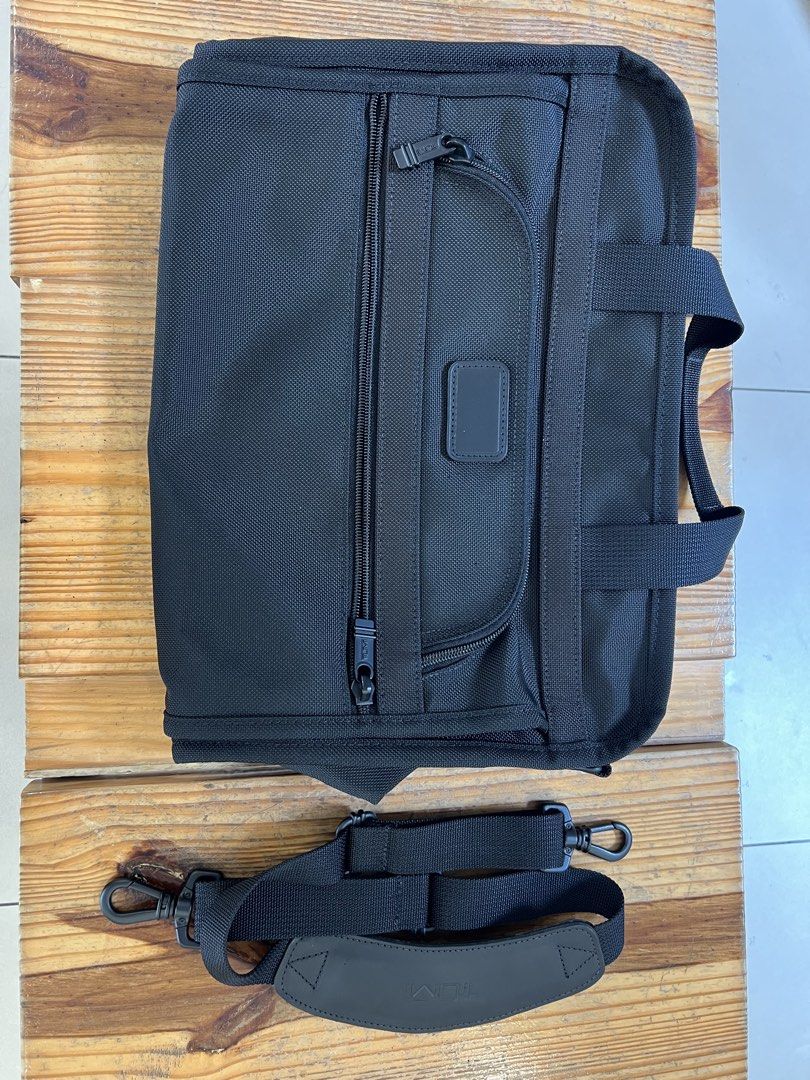 Tumi US version (Category: Sling Bags) located in Seremban. Submitted by soozom3 (Listing ID 1458396118, Image 2). Description: Rm 200 free postage, nego till letgo, urgent sale, retail price almost rm2000. Tumi usa version, not available in malaysia. Condition like new, only strap has oxidation. Cod, aeon nilai..
