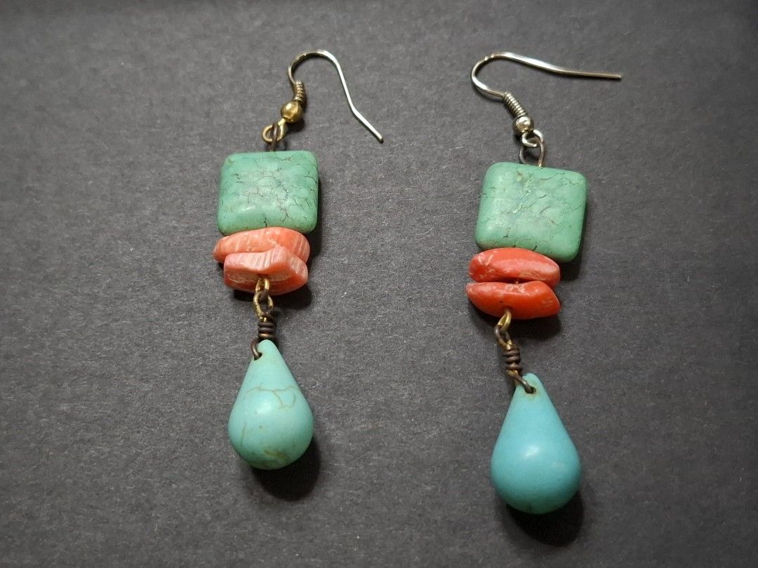 Vintage Turquoise and Coral dangle earrings (Category: Earrings) located in Pasig City. Submitted by keekeedee (Listing ID 1458402701, Image 1). Description: These lovely, light drop earrings are topped with turquoise square beads and nuggets of salmon coral, then anchored with turquoise pears. The total length is about 7cm..