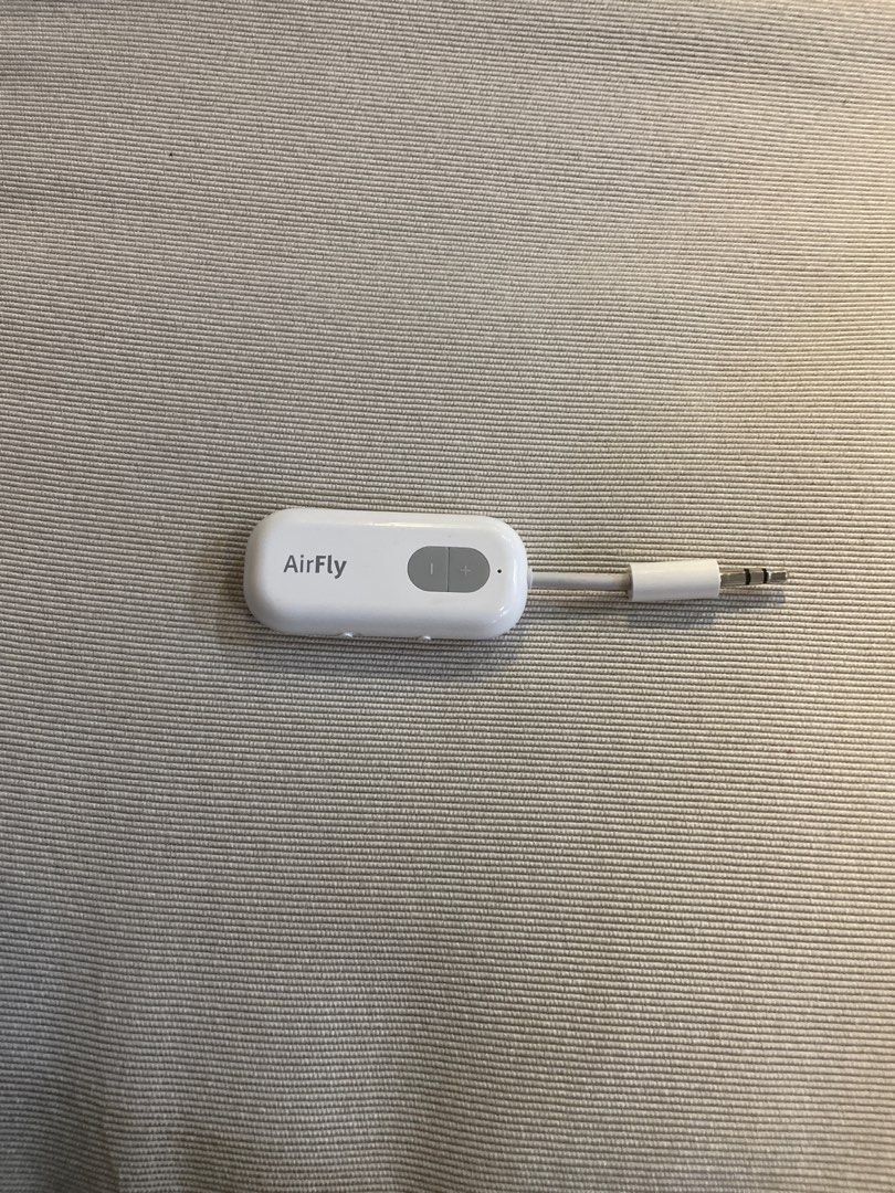 Twelve South AirFly SE Wireless Transmitter — White (Category: Other Audio Equipment) located in Las Pinas. Submitted by yourneighbortotoro (Listing ID 1458354737, Image 1). Description: Twelve South AirFly SE Wireless Transmitter — White ✨ The newest entry-level travel adapter from Twelve South — easily link your wireless earbuds to 3.5mm headphone jacks. 📚 Perfect for frequent flyers, gym goers, travel tech kit owners, and AirPods users 🔹 Bra