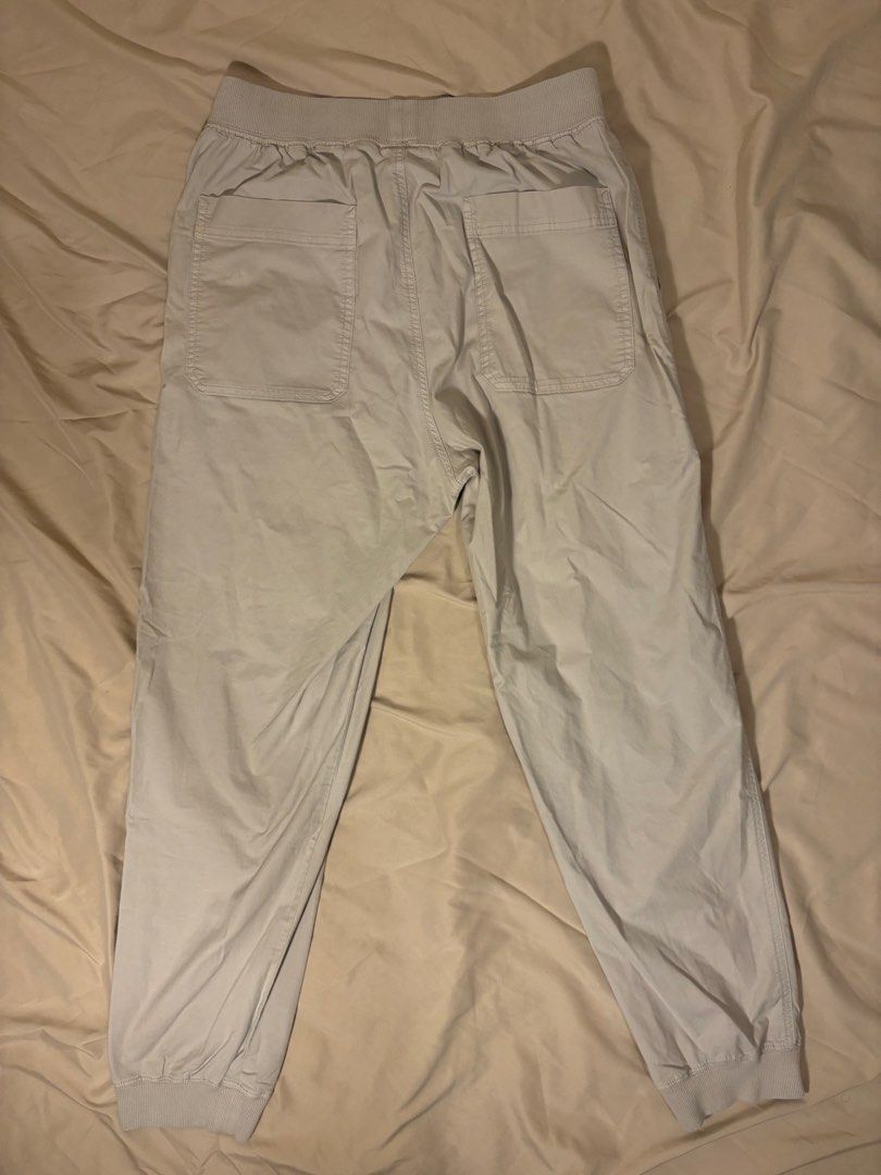 Uniqlo Grey Utility Jogger Pants (Category: Joggers) located in Baguio. Submitted by wandering_trader (Listing ID 1458474406, Image 2). Description: Dimensions: Waist: 27-34 Opening: 4.5-7 Thigh: 11.5 Rise: 12 Inseam: 27 Outseam: 39 Condition: 8.5/10; missing drawstring.
