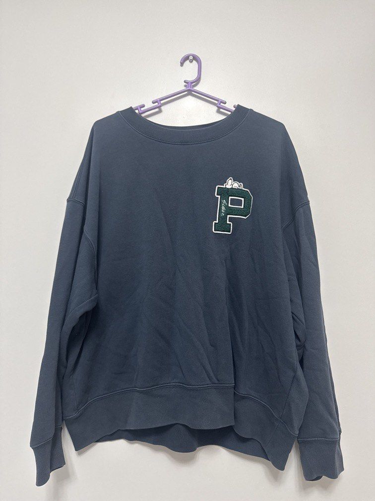 Uniqlo Peanuts Sweatshirts (Category: Coats, Jackets and Outerwear) located in Quezon City. Submitted by louhiaa_ (Listing ID 1458422776, Image 1). Description: Uniqlo Peanuts Sweatshirts ₱1490 original price size xl still in good condition .