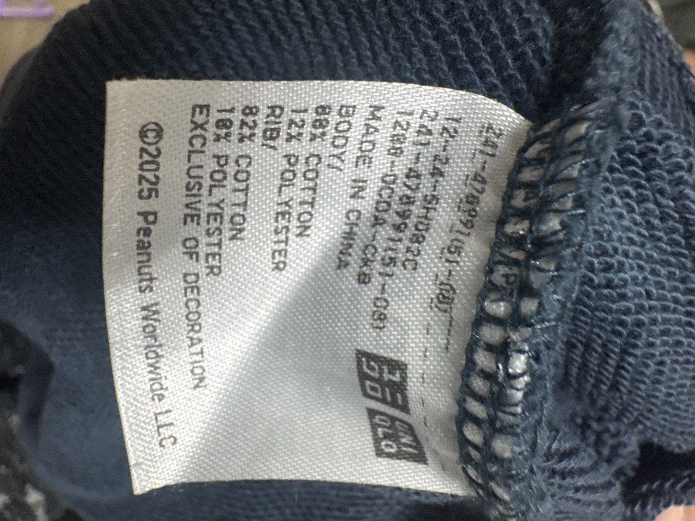 Uniqlo Peanuts Sweatshirts (Category: Coats, Jackets and Outerwear) located in Quezon City. Submitted by louhiaa_ (Listing ID 1458422776, Image 3). Description: Uniqlo Peanuts Sweatshirts ₱1490 original price size xl still in good condition .