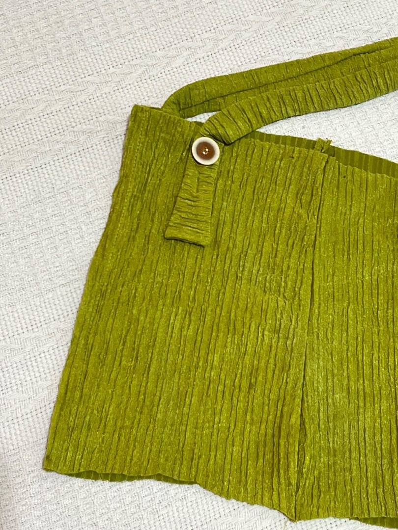 Unique Green Textured Bag with Single Strap (Category: Cross-body Bags) located in Santa Rosa. Submitted by rsxyen (Listing ID 1458425436, Image 2). Description: - Unique cool green bag - Textured, crinkled fabric effect - Single strap - Button detail on the front - Adds a pop of color to any outfit - Approx. [insert width] W x [insert height] H.