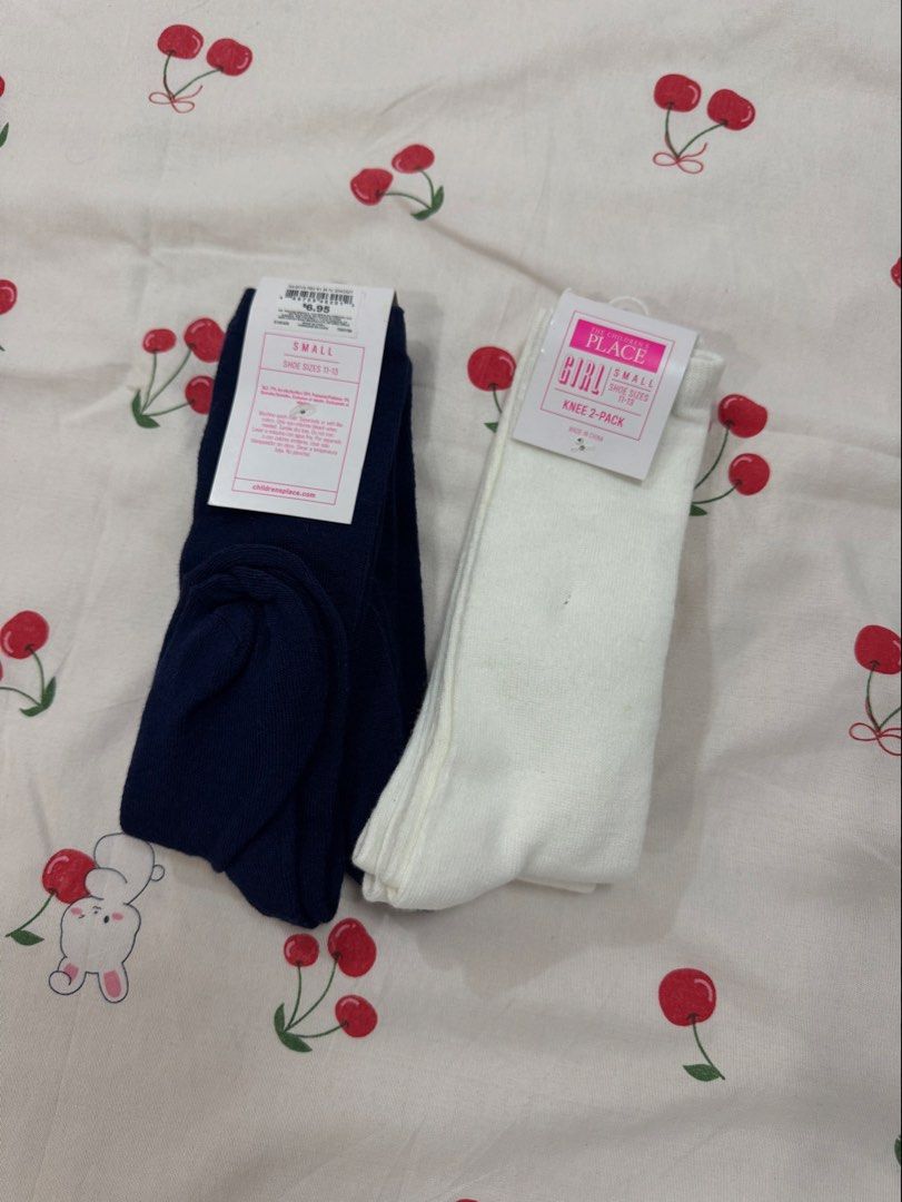 Unisex New Socks (Category: Socks) located in Bay. Submitted by kyliesshh (Listing ID 1458409186, Image 1). Description: - 299 both (4 pairs) ❗️All items are in good condition. Color in photos may vary due to lighting..