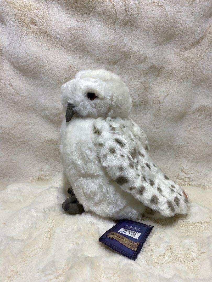 Universal Studios Japan’ Wizarding World “Hedwig” owl plush puppet (Category: Plushies & Soft Toys) located in Kalibo. Submitted by ollie_stuffshop (Listing ID 1458425135, Image 2). Description: 28cm x 20cm Before you send your inquiries: ❗️Last Price is already posted ❗️Manage your expectations, WYSIWYG ❗️May need washing ❗️Dropoff is every Wednesday & Sunday - May need changing batteries, untested..