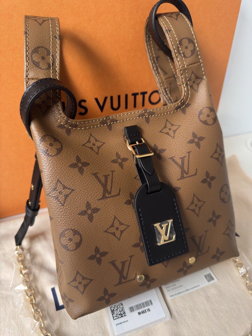 Unused Authentic LV Louis Vuitton Atlantis BB Mono Reverse 2024 (Category: Luxury Bags & Wallets) located in Manila. Submitted by fajardoeyak108 (Listing ID 1458348950, Image 3). Description: Rare in preloved market‼️ New Unused condition displayed only Complete with receipt Great for gifting🎁🌲🎅 Meet up transaction Las Pinas / MOA📍.