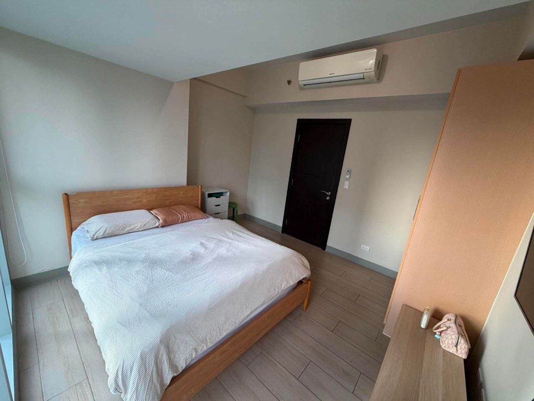Uptown Parksuites Tower 2 BGC For Rent (Category: Apartments & Condos) located in Manila. Submitted by kylelistings (Listing ID 1458342148, Image 1). Description: Available on Sept15 Can view, but needs confirmed appointment FOR LEASE ‼️ UPTOWN PARKSUITES TOWER 2 -UPTOWN BGC AREA 1bedroom+toilet and bath Corner unit 38h floor 65sqm With balcony With maidsroom+toilet Fully furnished Nice and cozy unit 65k inclusive assn dues 2+2 OPEN FOR NEGOTIATI