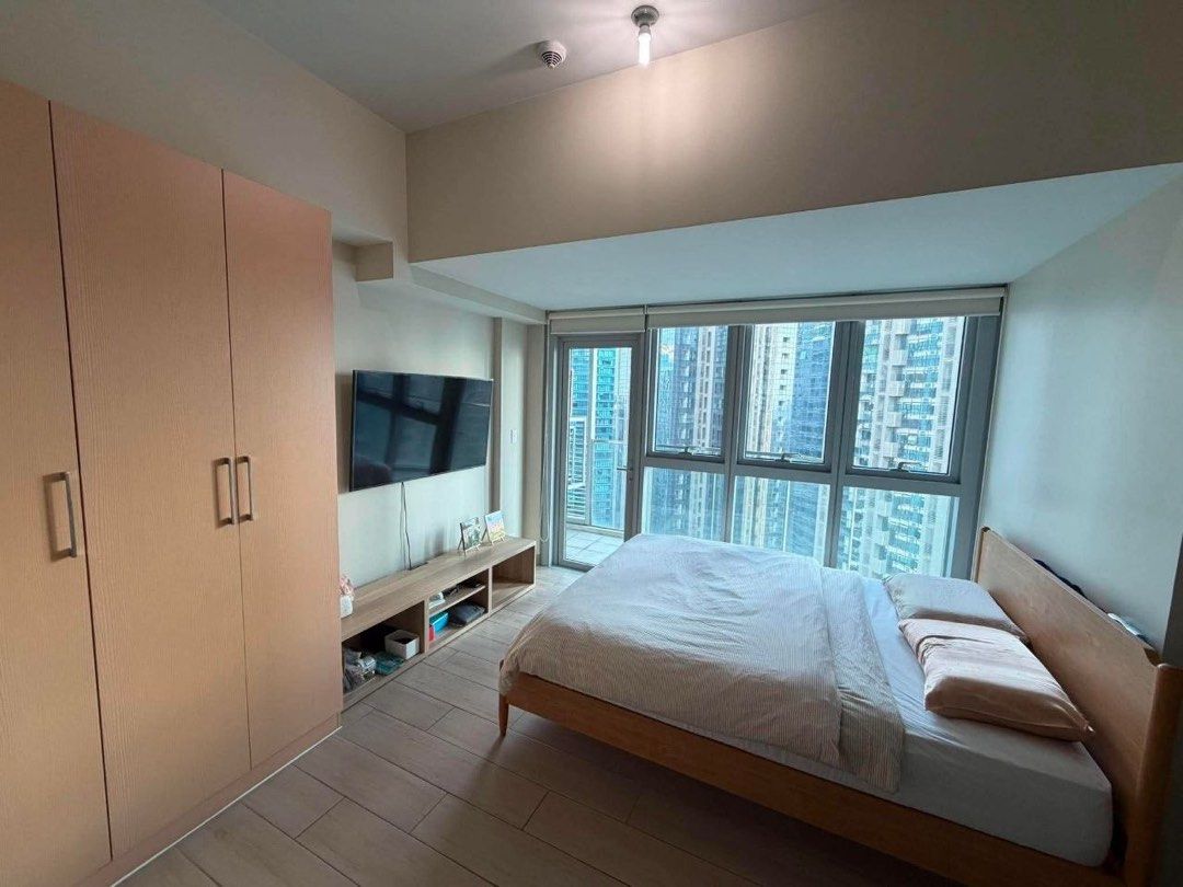 Uptown Parksuites Tower 2 BGC For Rent (Category: Apartments & Condos) located in Manila. Submitted by kylelistings (Listing ID 1458342148, Image 3). Description: Available on Sept15 Can view, but needs confirmed appointment FOR LEASE ‼️ UPTOWN PARKSUITES TOWER 2 -UPTOWN BGC AREA 1bedroom+toilet and bath Corner unit 38h floor 65sqm With balcony With maidsroom+toilet Fully furnished Nice and cozy unit 65k inclusive assn dues 2+2 OPEN FOR NEGOTIATI