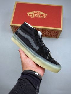 (Category: ) located in . Submitted by khai.uasneakers (Listing ID 1458404872, Image 1). Description: .