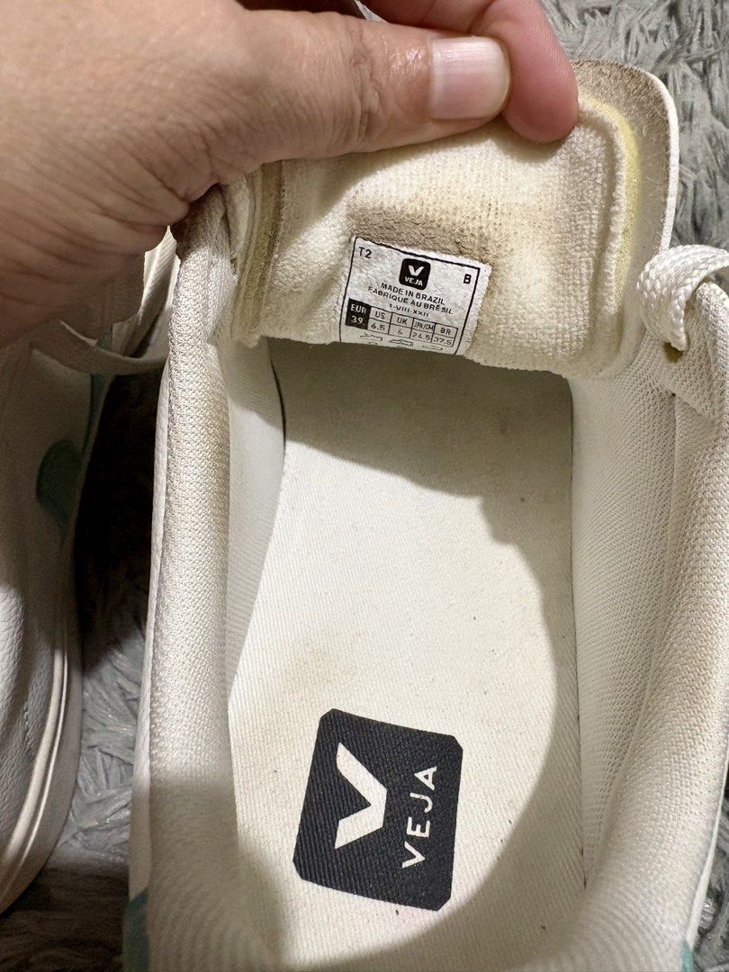 Veja sneakers (Category: Sneakers & Footwear) located in Manila. Submitted by jlj_v.2_oshop (Listing ID 1458319722, Image 3). Description: OG white Veja Campo Low ChromeFree sneakers featuring pastel green suede heel tabs with white “VEJA” lettering. I bought these collections of bags and shoes from a seller friend who sources boxes from Japan, Korea, and Thailand. These are preloved and well-loved items. Authenticity is not guaranteed unless the