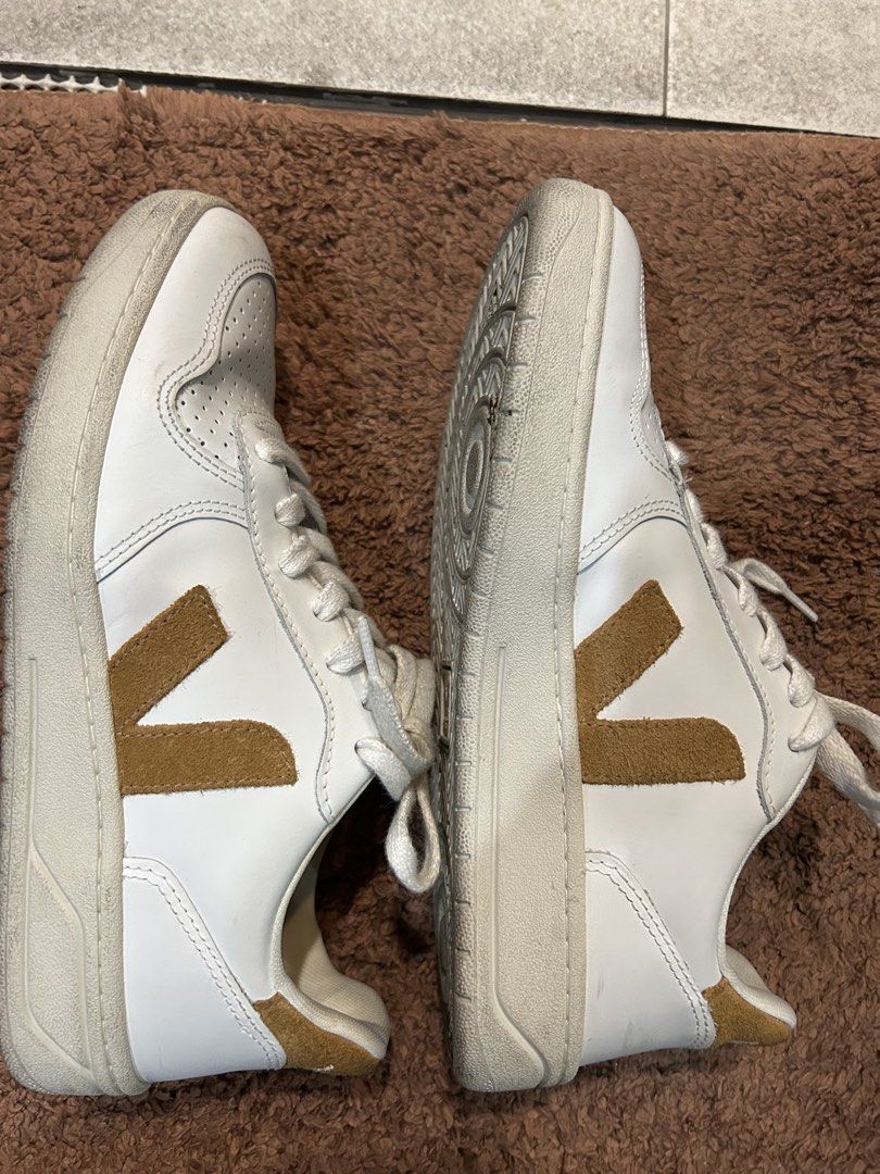 Veja sneakers (Category: Sneakers) located in Quezon City. Submitted by retiredmom (Listing ID 1458324665, Image 1). Description: .