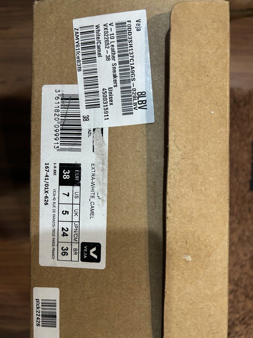 Veja sneakers (Category: Sneakers) located in Quezon City. Submitted by retiredmom (Listing ID 1458324665, Image 3). Description: .
