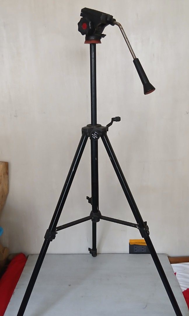 Video cam tripod (Category: Tripods & Monopods) located in Tarlac. Submitted by fastturtle.53aea3 (Listing ID 1458336537, Image 3). Description: Video cam tripod P1,500 add sf Good condition May stain lng s handle See pic Mode of payment Gcash Plawan pay Courier Jnt Lbc Jrs.
